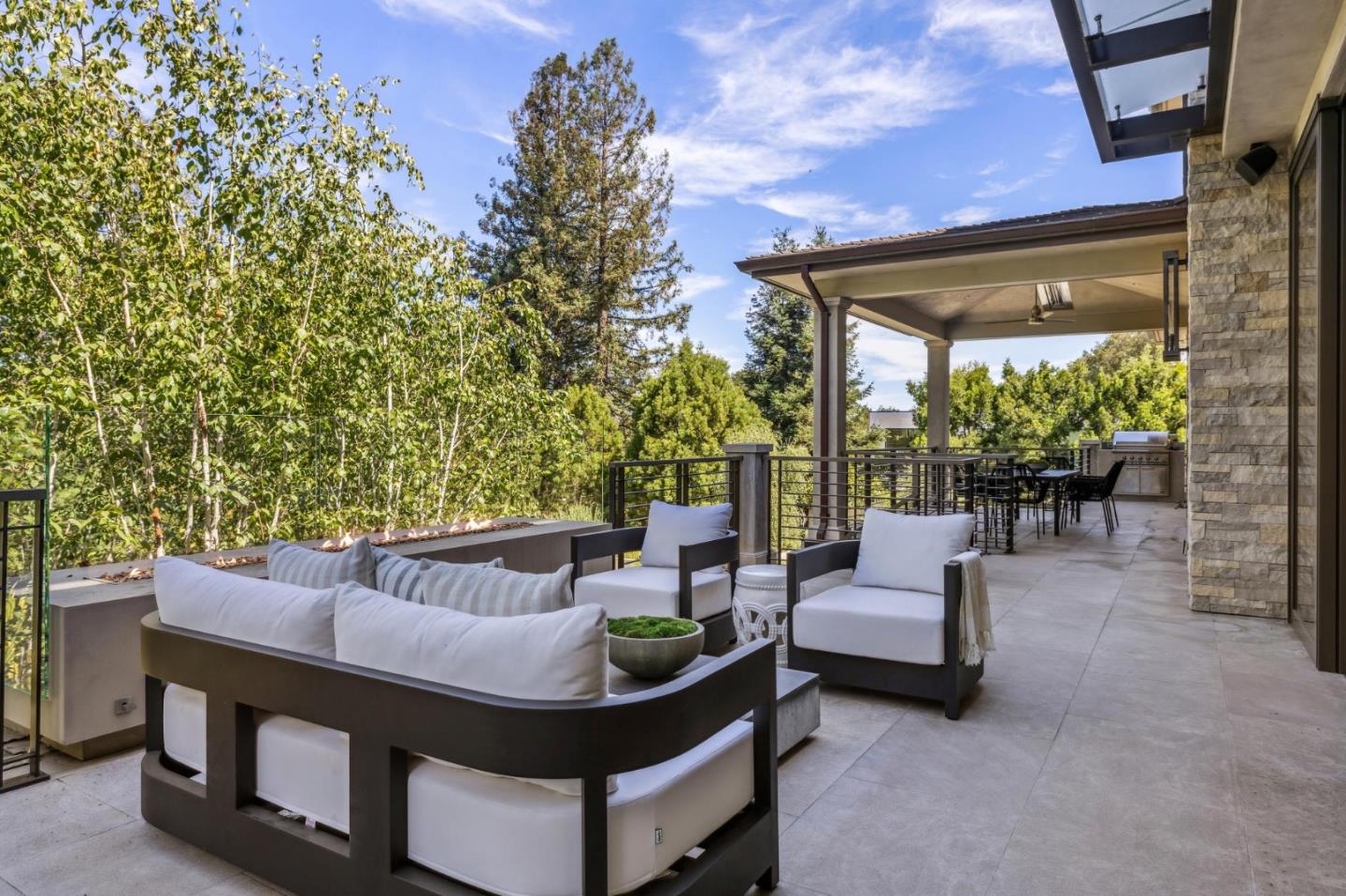 Detail Gallery Image 13 of 60 For 1 Tallwood Ct, Atherton,  CA 94027 - 6 Beds | 6/3 Baths
