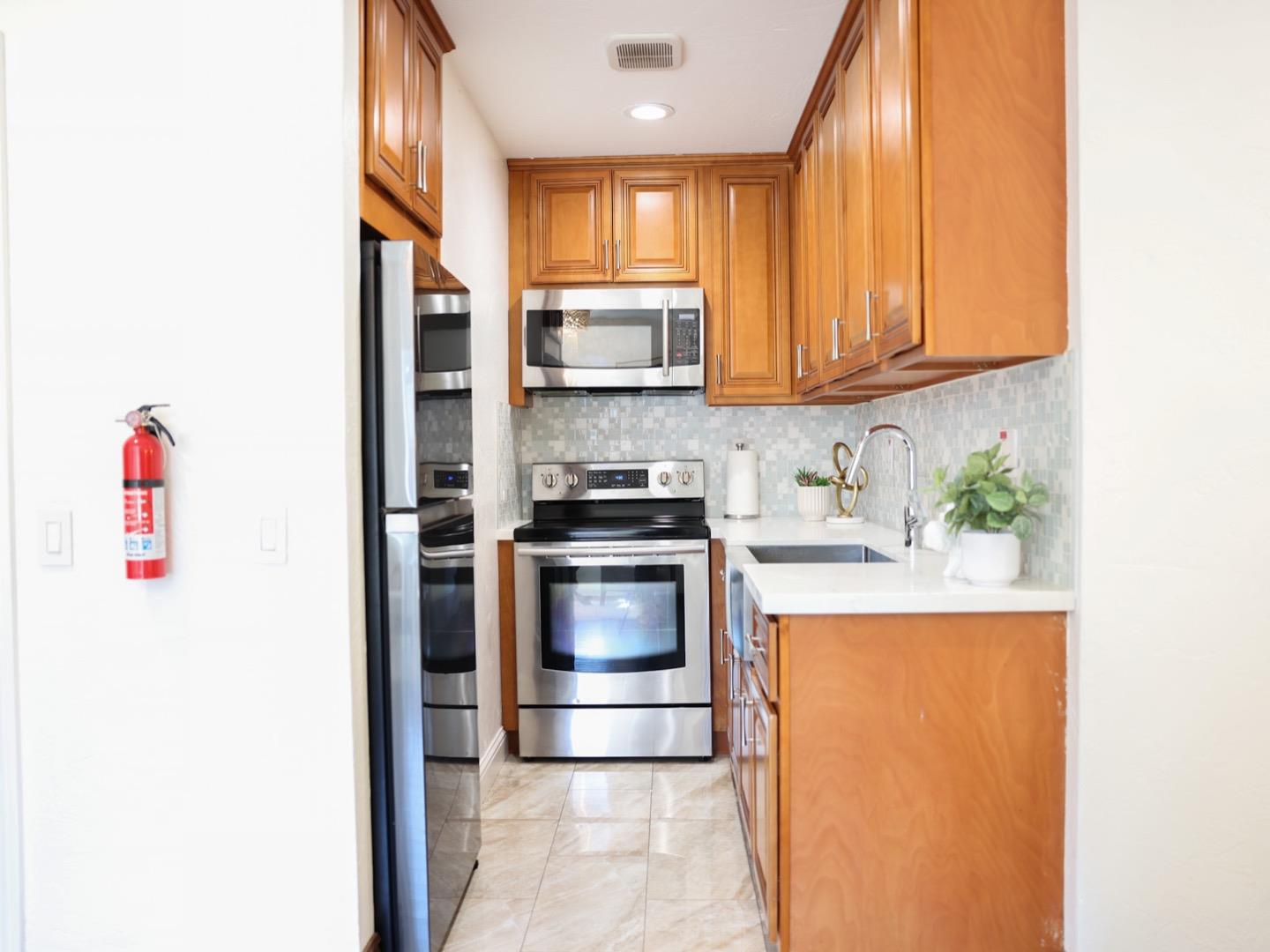 Detail Gallery Image 24 of 65 For 27941 Emerson Ave, Hayward,  CA 94545 - 3 Beds | 2 Baths