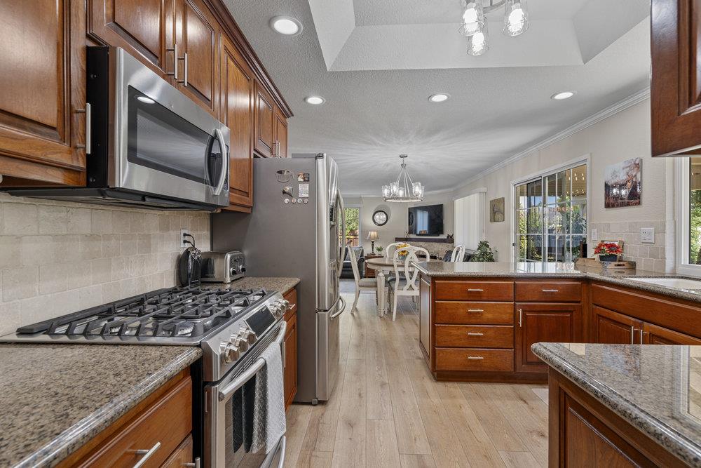 Detail Gallery Image 17 of 87 For 6490 Kings Pl, Gilroy,  CA 95020 - 5 Beds | 2/1 Baths