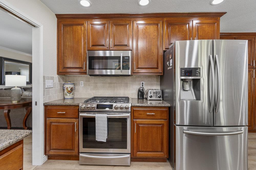 Detail Gallery Image 18 of 87 For 6490 Kings Pl, Gilroy,  CA 95020 - 5 Beds | 2/1 Baths