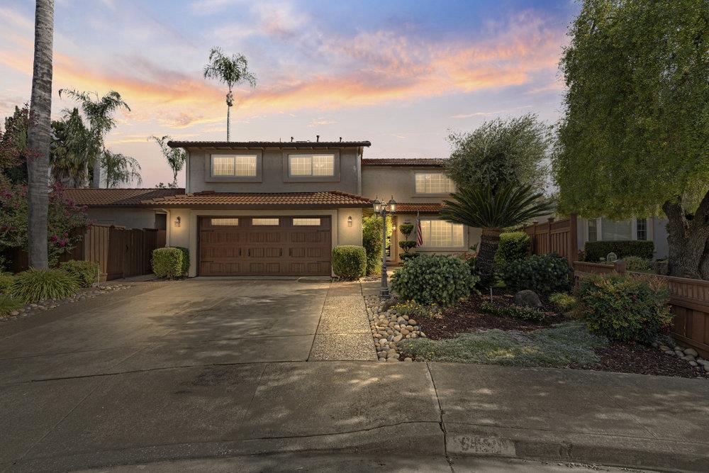 Detail Gallery Image 3 of 87 For 6490 Kings Pl, Gilroy,  CA 95020 - 5 Beds | 2/1 Baths