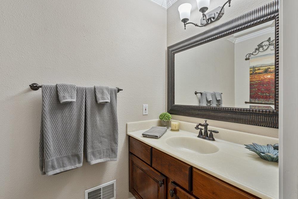 Detail Gallery Image 36 of 87 For 6490 Kings Pl, Gilroy,  CA 95020 - 5 Beds | 2/1 Baths