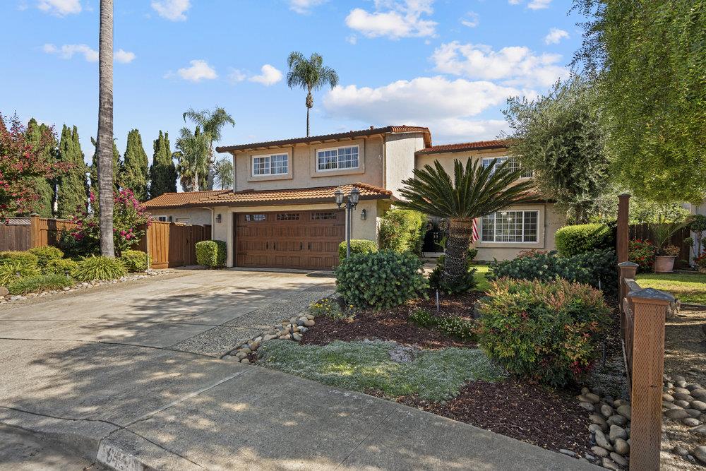 Detail Gallery Image 5 of 87 For 6490 Kings Pl, Gilroy,  CA 95020 - 5 Beds | 2/1 Baths