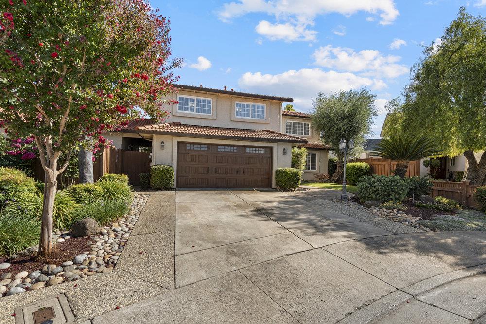 Detail Gallery Image 6 of 87 For 6490 Kings Pl, Gilroy,  CA 95020 - 5 Beds | 2/1 Baths