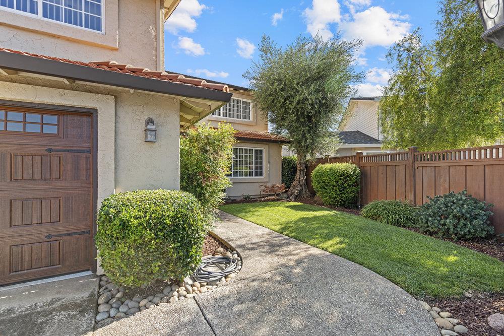 Detail Gallery Image 7 of 87 For 6490 Kings Pl, Gilroy,  CA 95020 - 5 Beds | 2/1 Baths