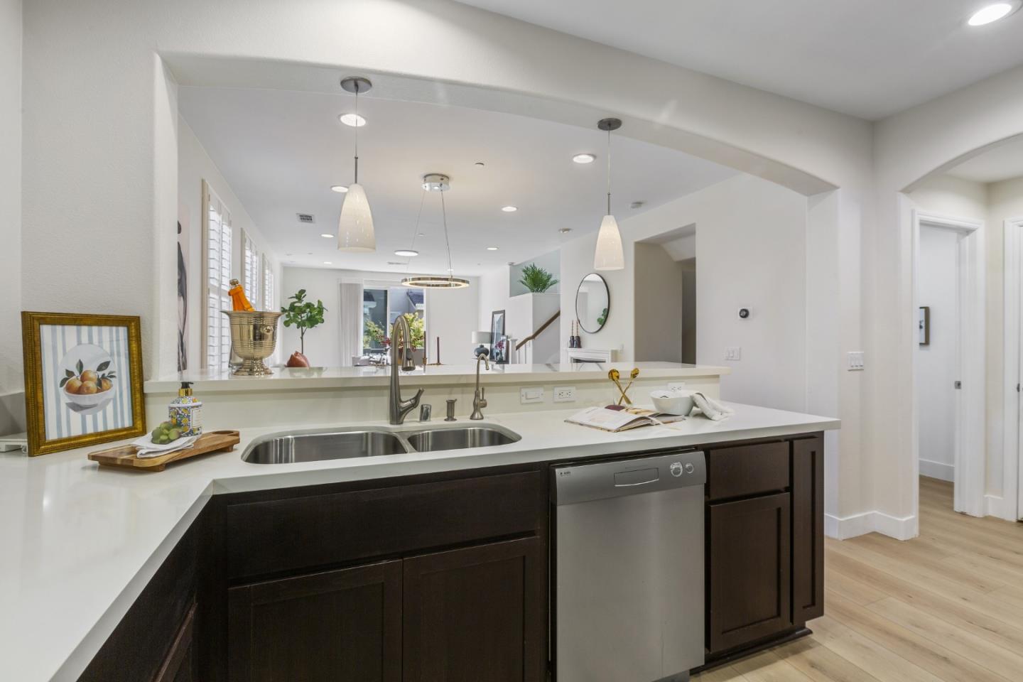 Detail Gallery Image 10 of 57 For 127 Muller Pl, San Jose,  CA 95126 - 3 Beds | 3/1 Baths
