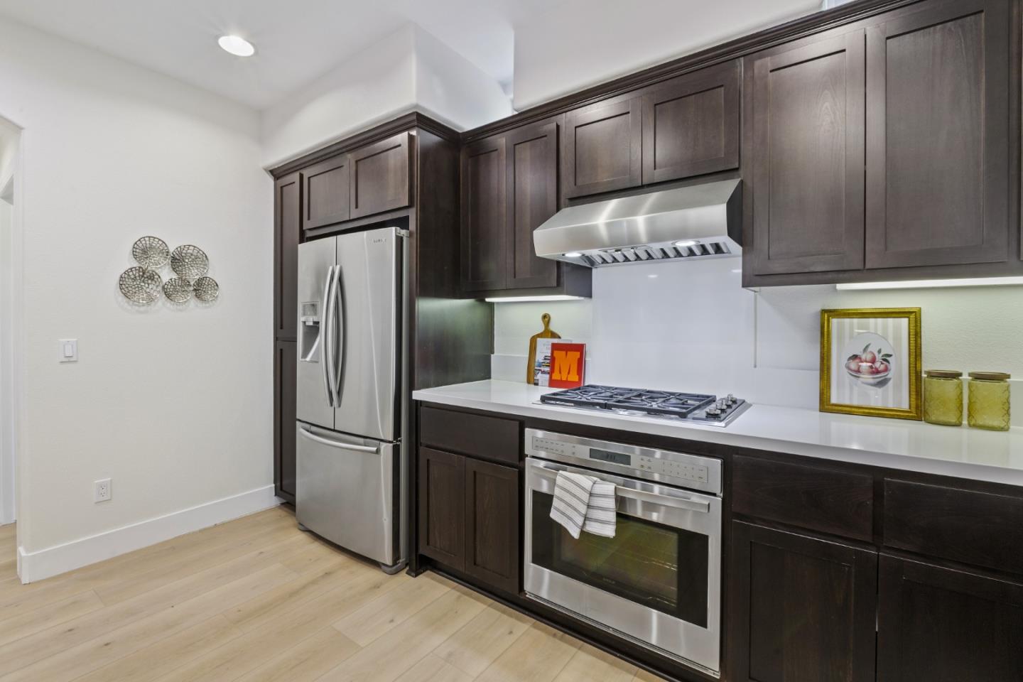 Detail Gallery Image 12 of 57 For 127 Muller Pl, San Jose,  CA 95126 - 3 Beds | 3/1 Baths