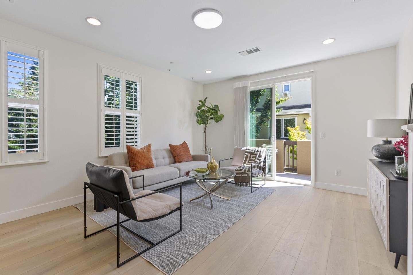 Detail Gallery Image 4 of 57 For 127 Muller Pl, San Jose,  CA 95126 - 3 Beds | 3/1 Baths