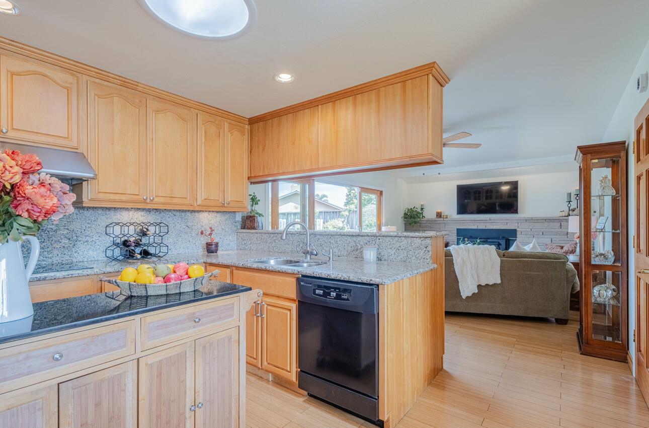 Detail Gallery Image 13 of 47 For 17 San Marcos Ct, Salinas,  CA 93901 - 3 Beds | 2 Baths