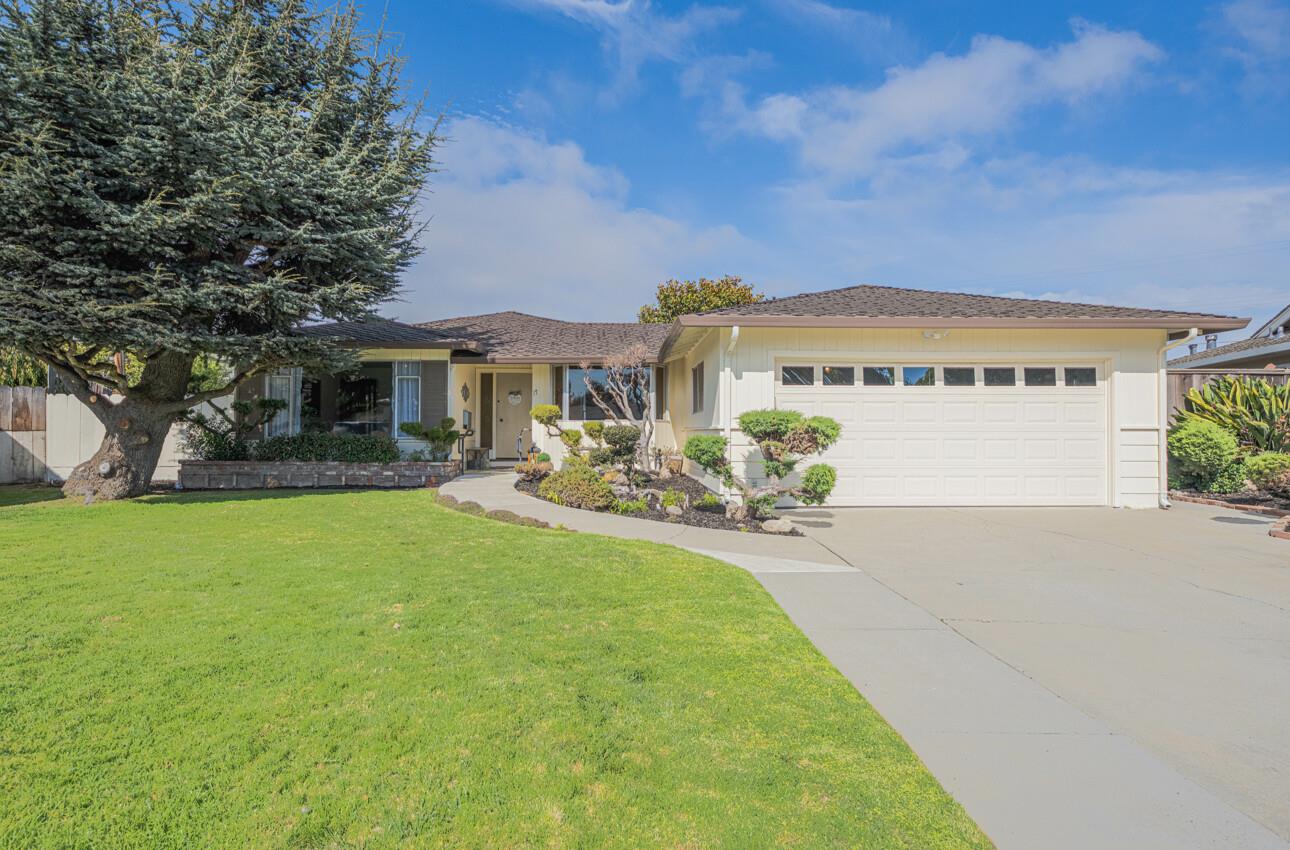 Detail Gallery Image 2 of 47 For 17 San Marcos Ct, Salinas,  CA 93901 - 3 Beds | 2 Baths
