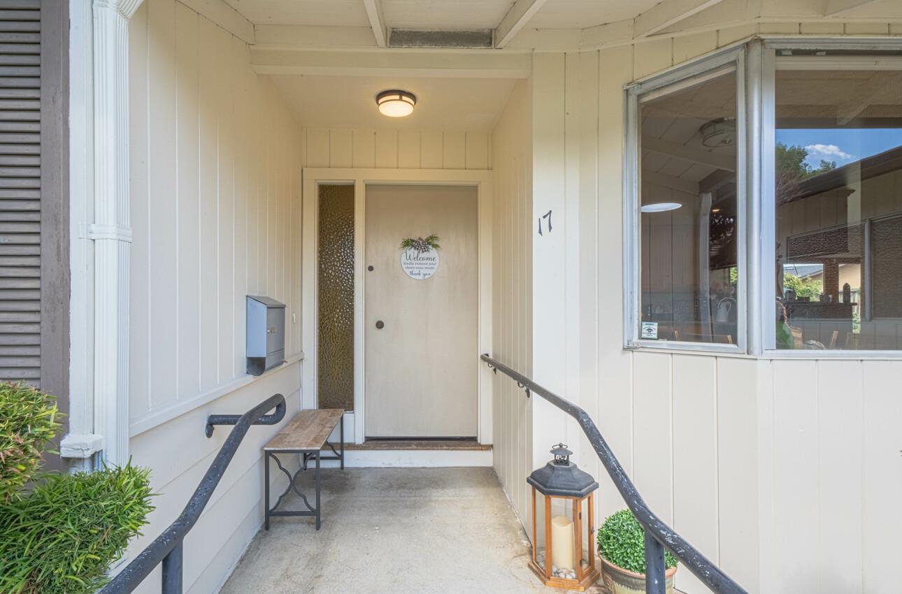 Detail Gallery Image 4 of 47 For 17 San Marcos Ct, Salinas,  CA 93901 - 3 Beds | 2 Baths