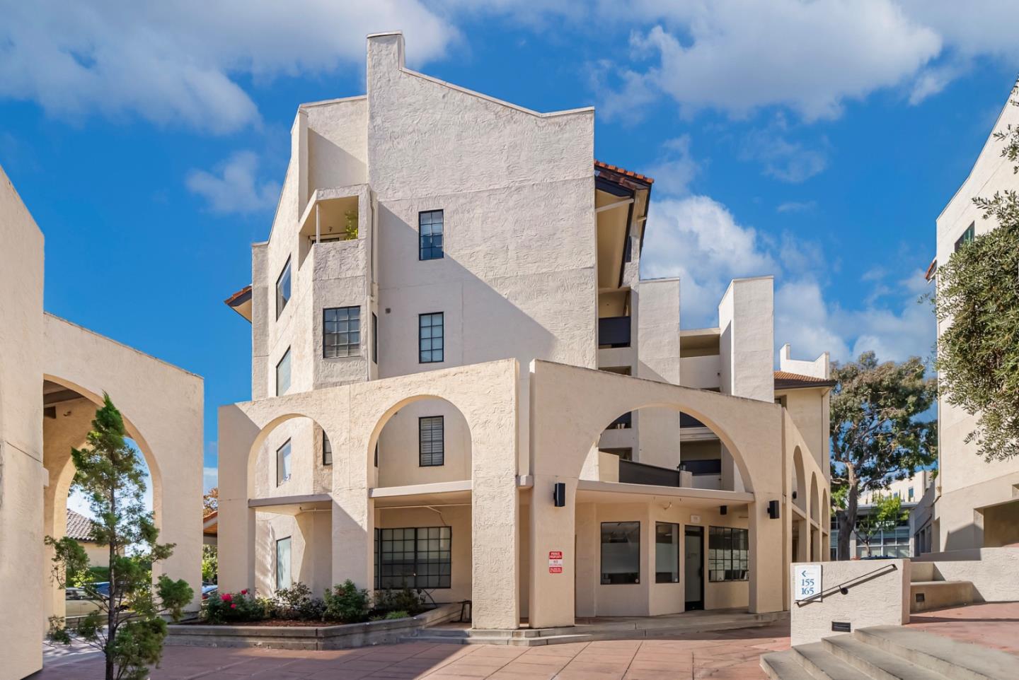Detail Gallery Image 2 of 35 For 165 Forest Ave 2a,  Palo Alto,  CA 94301 - 2 Beds | 2 Baths