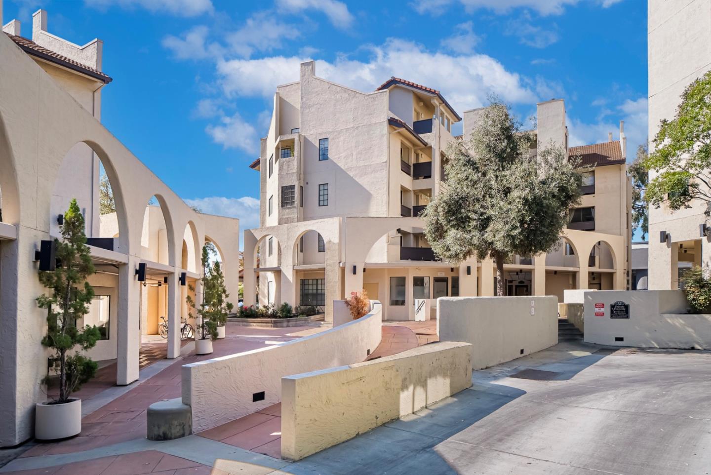 Detail Gallery Image 29 of 35 For 165 Forest Ave 2a,  Palo Alto,  CA 94301 - 2 Beds | 2 Baths