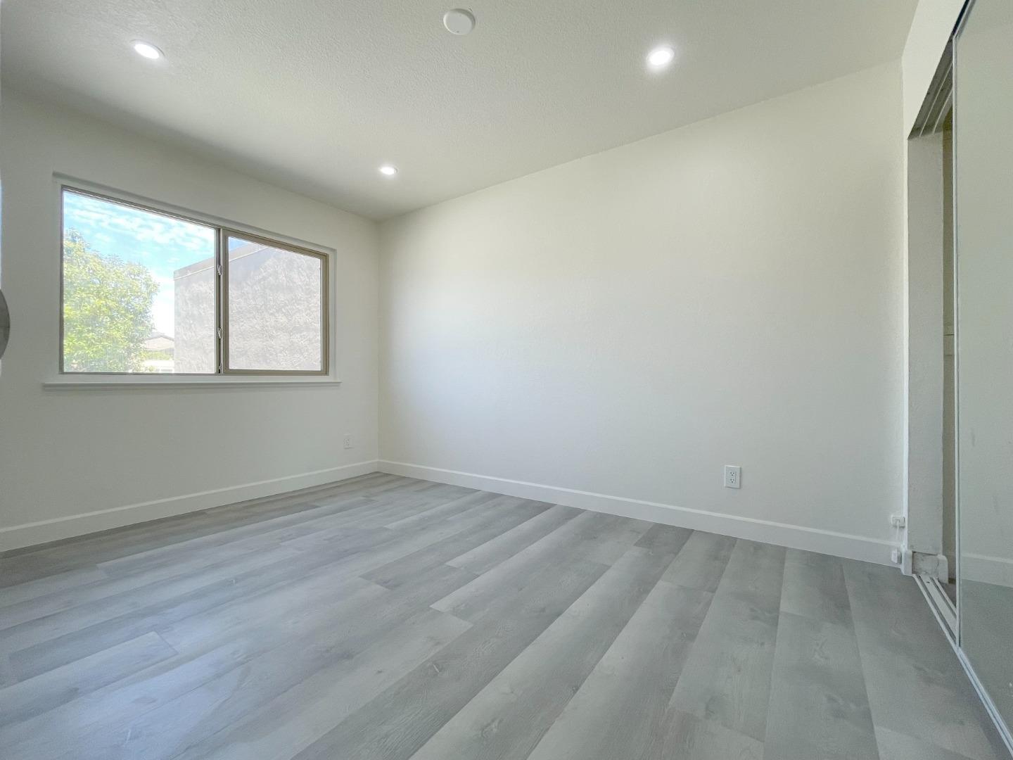 Detail Gallery Image 12 of 18 For 5070 Plaza Corona, Santa Clara,  CA 95054 - 3 Beds | 1/1 Baths