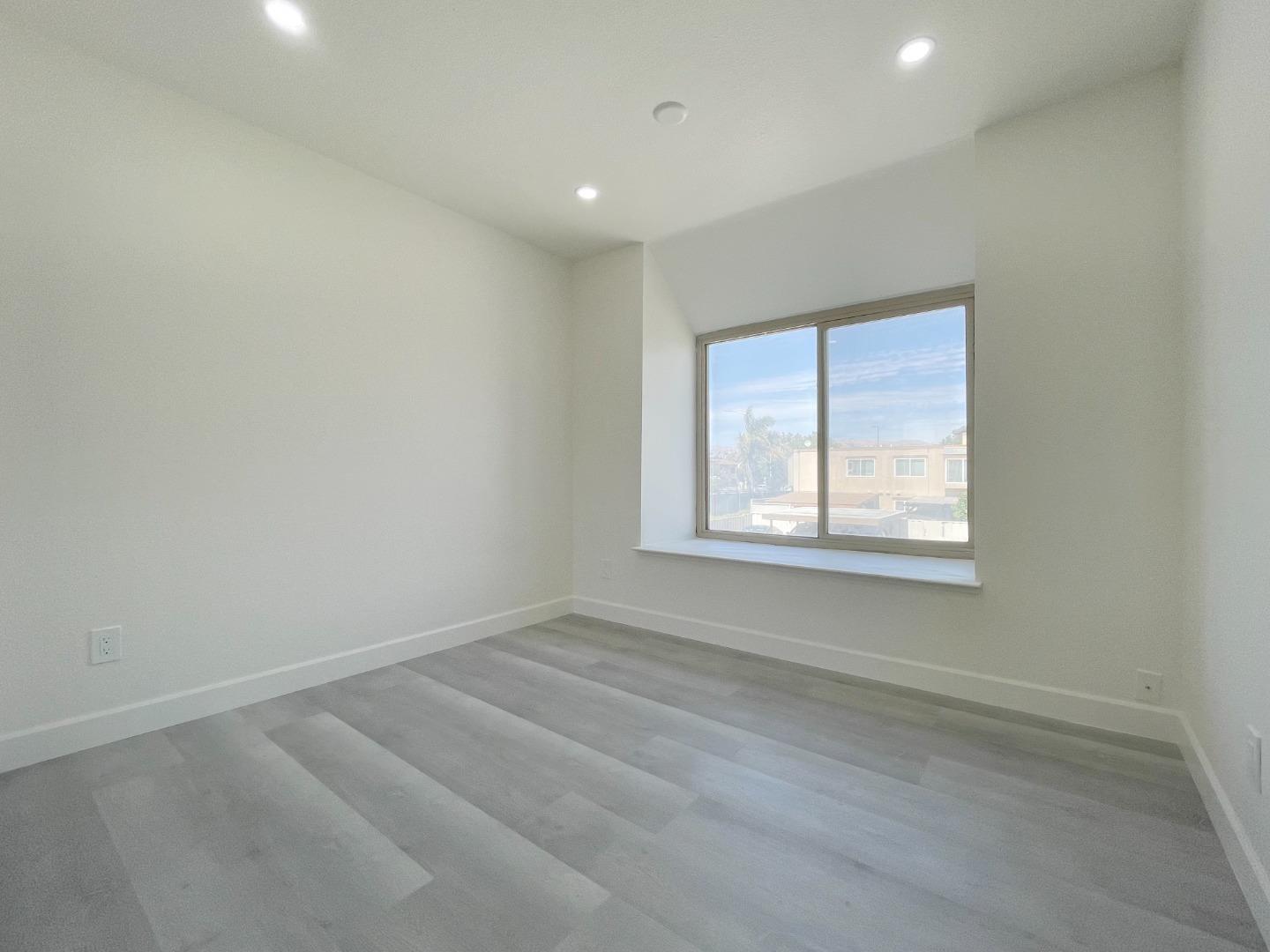 Detail Gallery Image 13 of 18 For 5070 Plaza Corona, Santa Clara,  CA 95054 - 3 Beds | 1/1 Baths