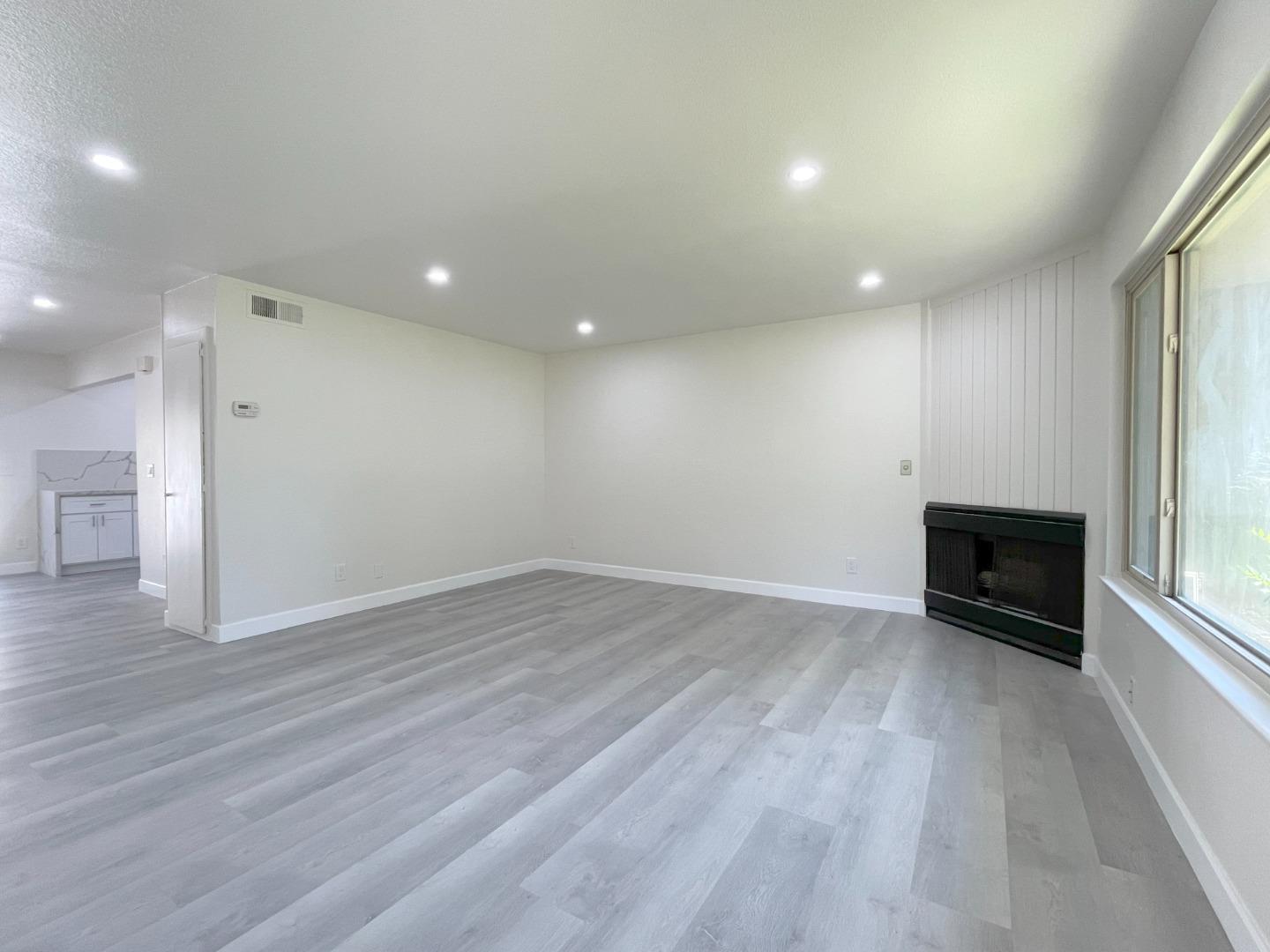 Detail Gallery Image 2 of 18 For 5070 Plaza Corona, Santa Clara,  CA 95054 - 3 Beds | 1/1 Baths