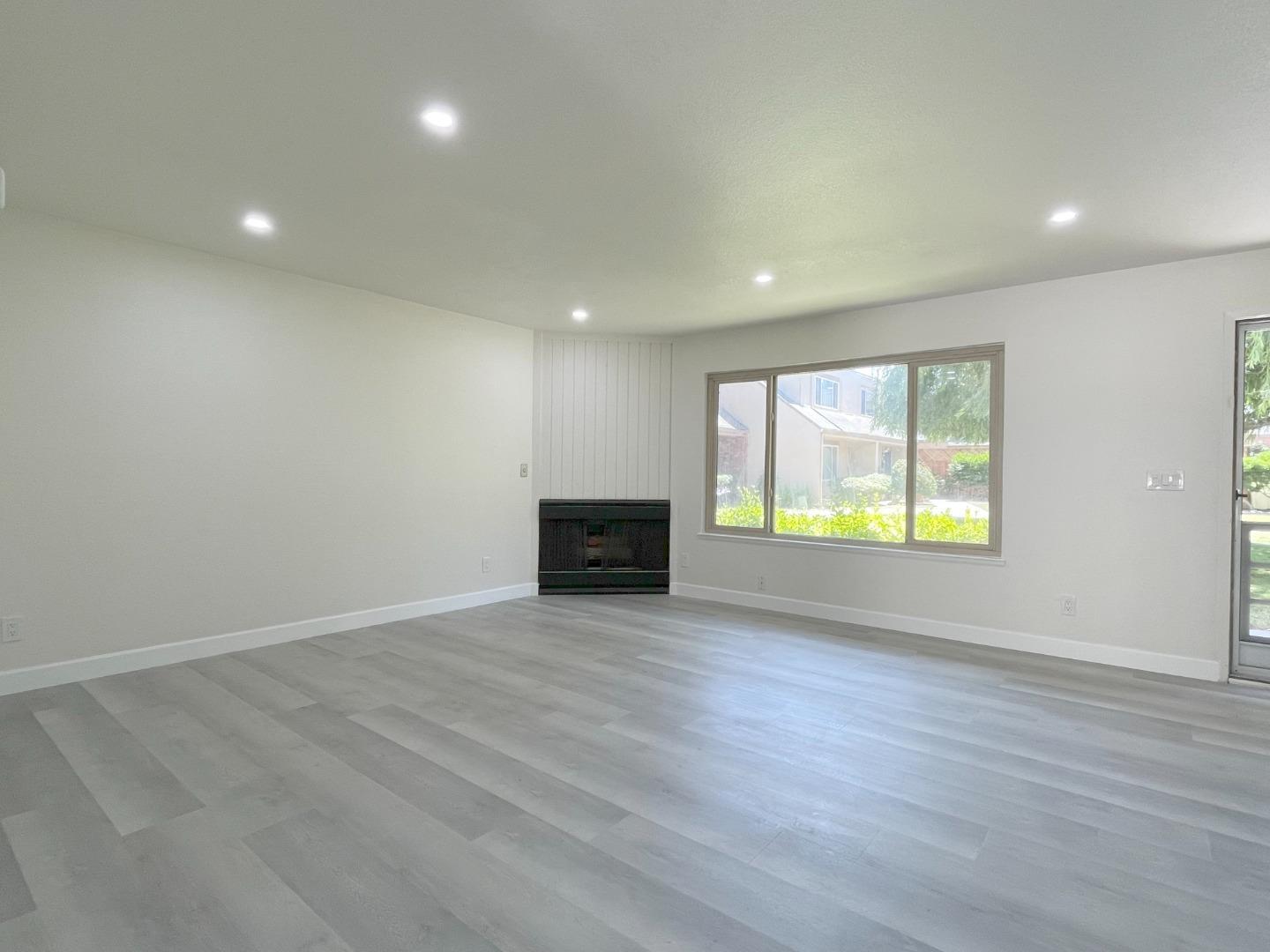 Detail Gallery Image 3 of 18 For 5070 Plaza Corona, Santa Clara,  CA 95054 - 3 Beds | 1/1 Baths