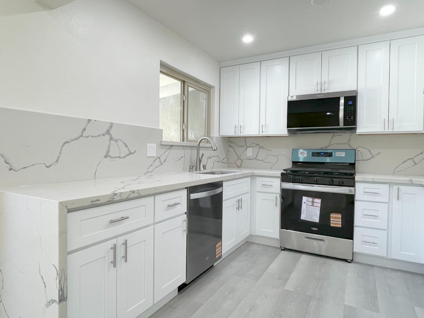 Detail Gallery Image 5 of 18 For 5070 Plaza Corona, Santa Clara,  CA 95054 - 3 Beds | 1/1 Baths