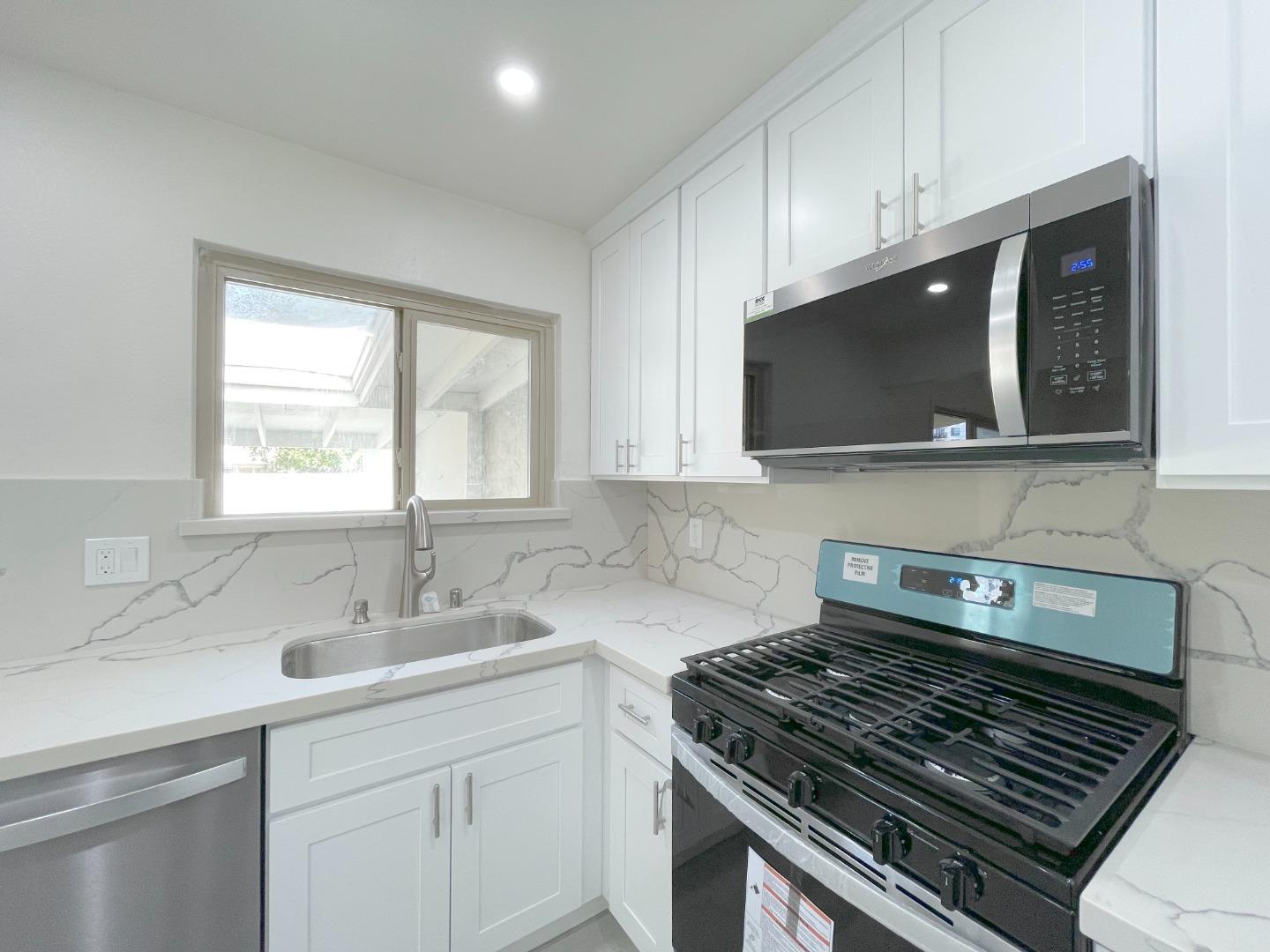 Detail Gallery Image 8 of 18 For 5070 Plaza Corona, Santa Clara,  CA 95054 - 3 Beds | 1/1 Baths