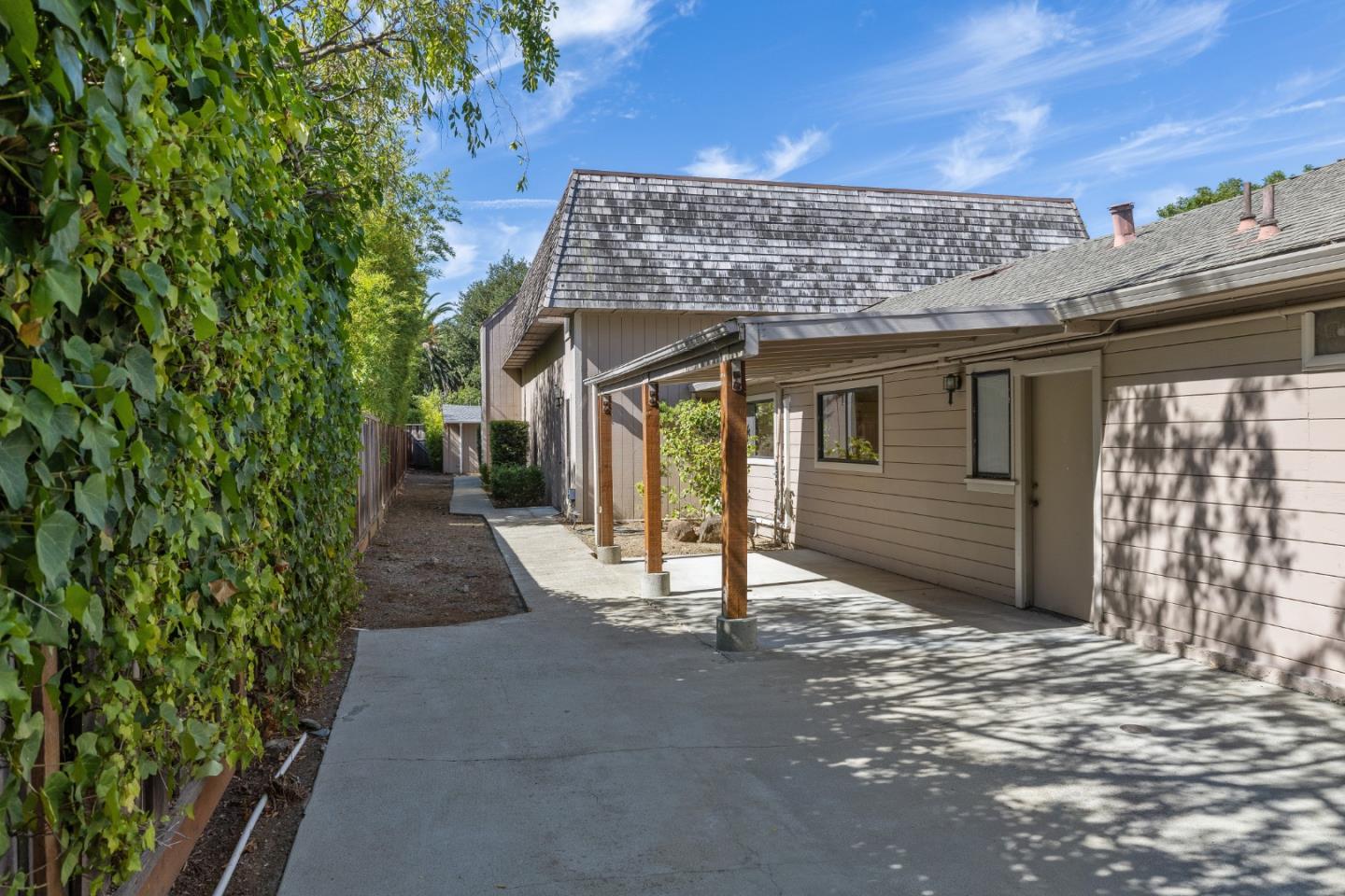 Detail Gallery Image 8 of 8 For 4080 Amaranta Ave, Palo Alto,  CA 94306 - 3 Beds | 5 Baths