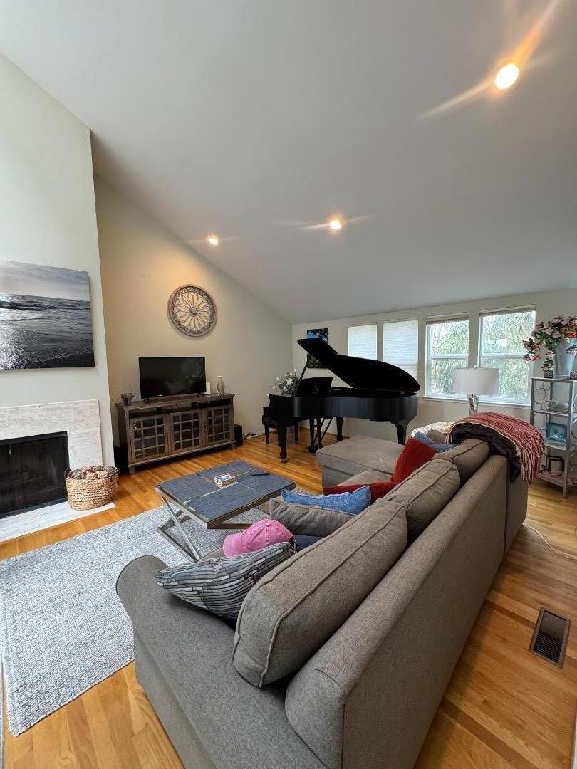 Detail Gallery Image 3 of 27 For 440 Camino Al Mar, Watsonville,  CA 95076 - 3 Beds | 2 Baths