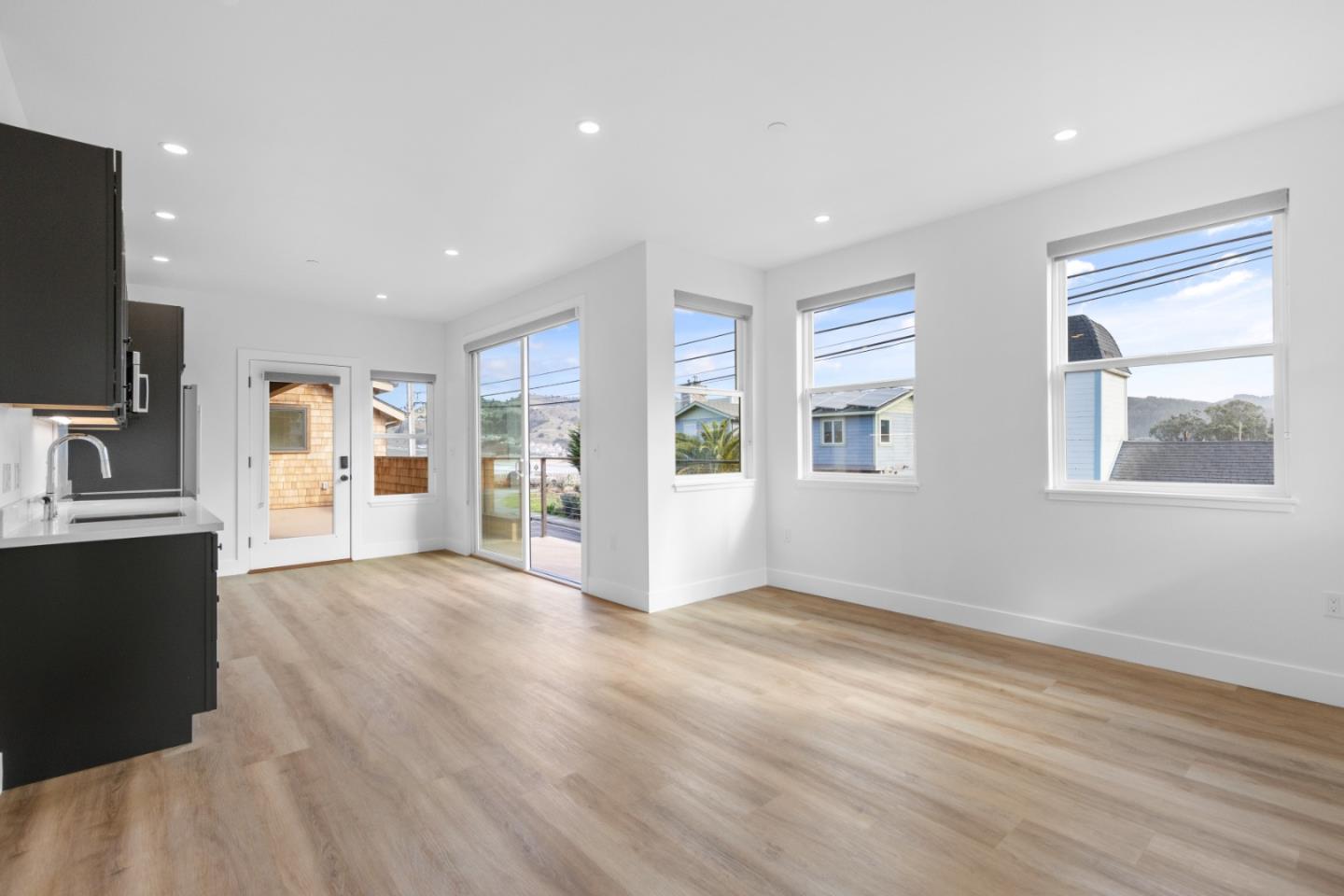 Detail Gallery Image 12 of 29 For 1200 Danmann #C,  Pacifica,  CA 94044 - 2 Beds | 1 Baths