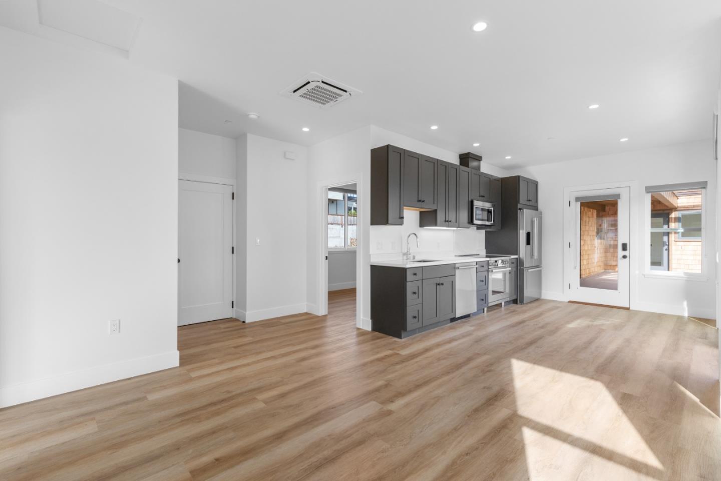 Detail Gallery Image 13 of 29 For 1200 Danmann #C,  Pacifica,  CA 94044 - 2 Beds | 1 Baths