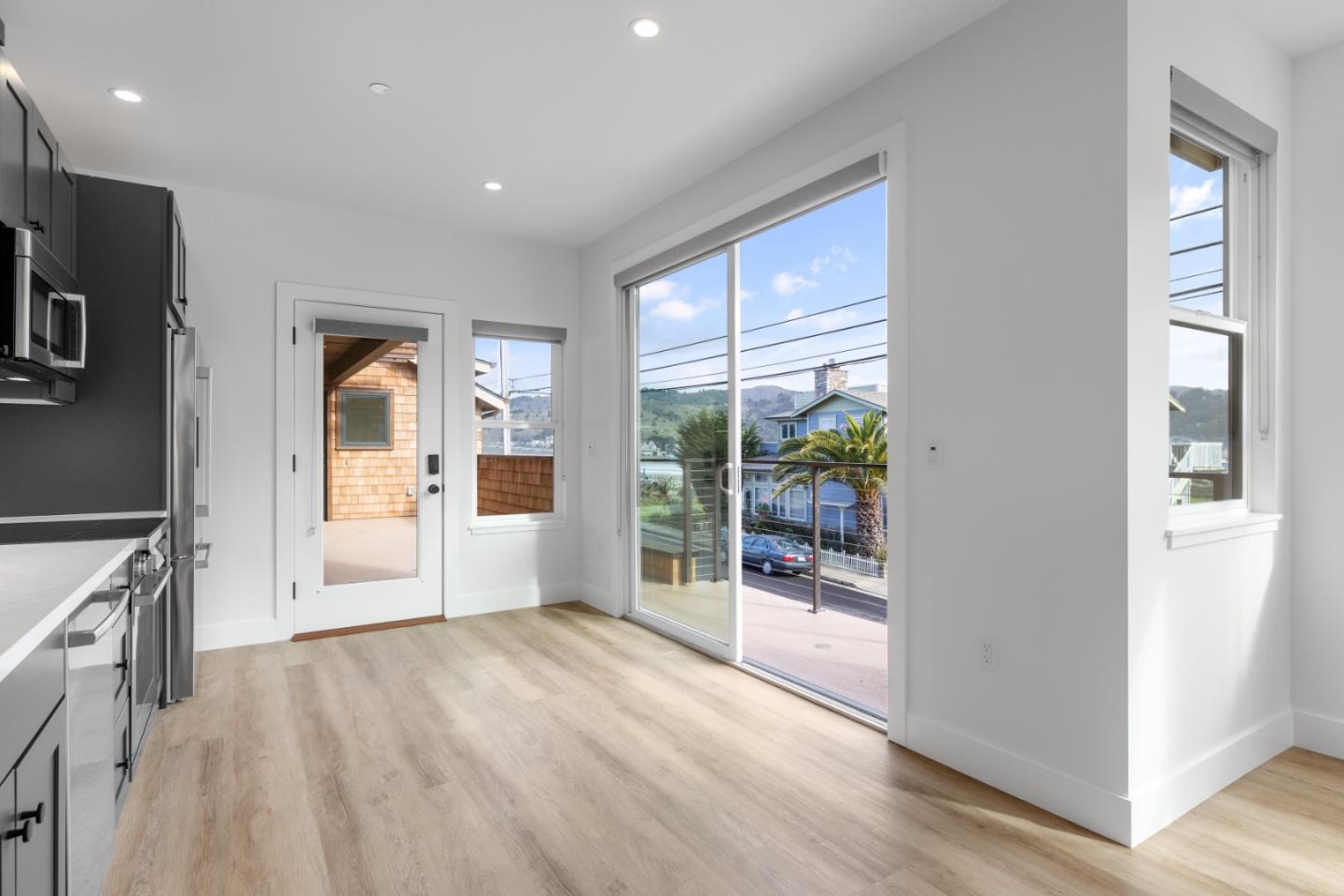 Detail Gallery Image 8 of 29 For 1200 Danmann #C,  Pacifica,  CA 94044 - 2 Beds | 1 Baths
