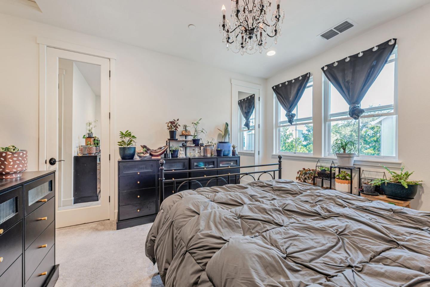 Detail Gallery Image 14 of 33 For 32 Seda Ln, Morgan Hill,  CA 95037 - 4 Beds | 4 Baths