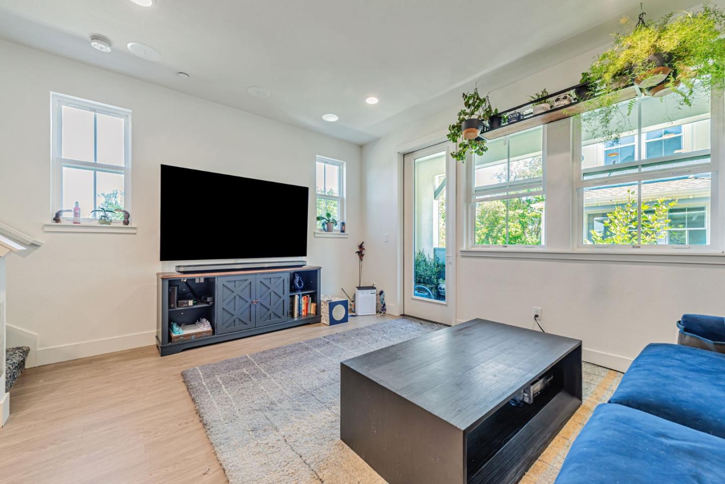 Detail Gallery Image 7 of 33 For 32 Seda Ln, Morgan Hill,  CA 95037 - 4 Beds | 4 Baths