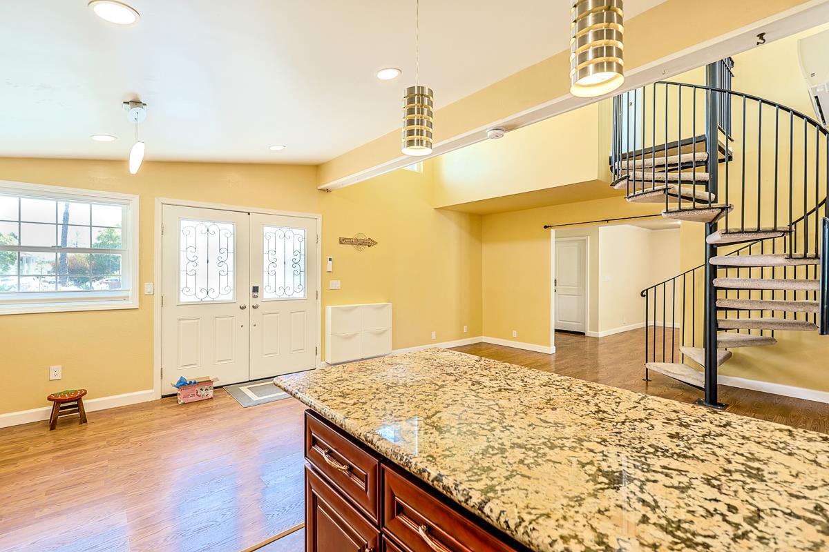 Detail Gallery Image 10 of 28 For 10697 Morengo Dr, Cupertino,  CA 95014 - 3 Beds | 2 Baths