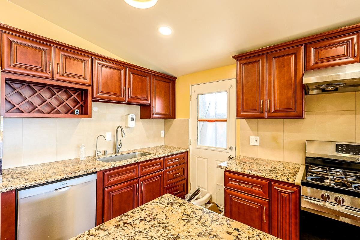 Detail Gallery Image 11 of 28 For 10697 Morengo Dr, Cupertino,  CA 95014 - 3 Beds | 2 Baths