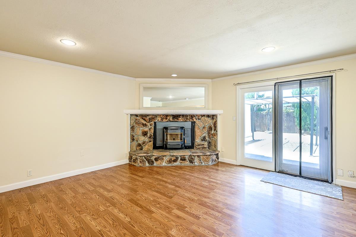 Detail Gallery Image 14 of 28 For 10697 Morengo Dr, Cupertino,  CA 95014 - 3 Beds | 2 Baths
