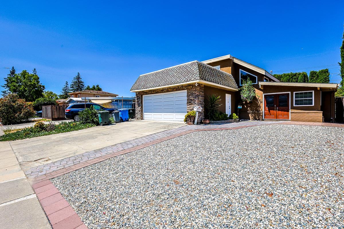 Detail Gallery Image 2 of 28 For 10697 Morengo Dr, Cupertino,  CA 95014 - 3 Beds | 2 Baths