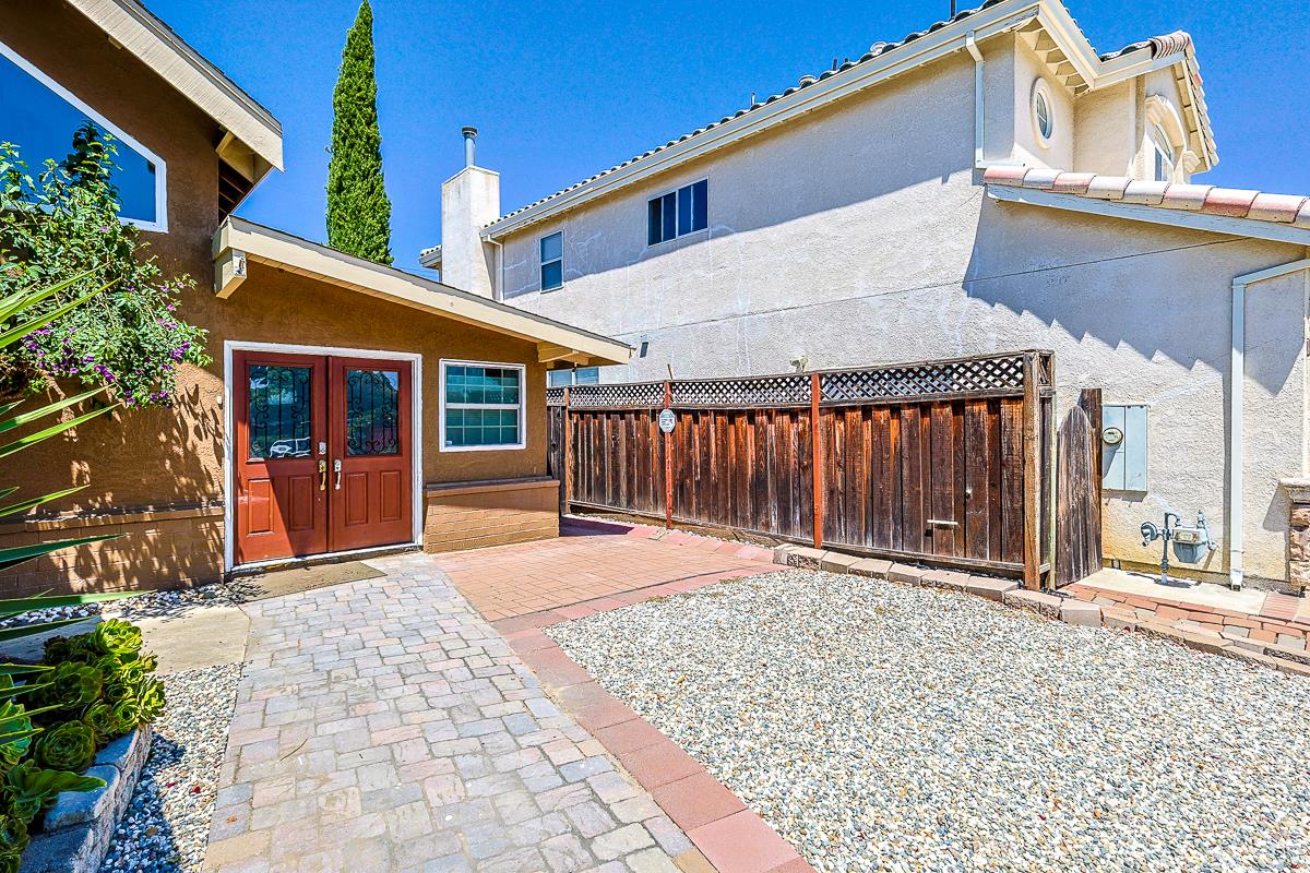Detail Gallery Image 3 of 28 For 10697 Morengo Dr, Cupertino,  CA 95014 - 3 Beds | 2 Baths