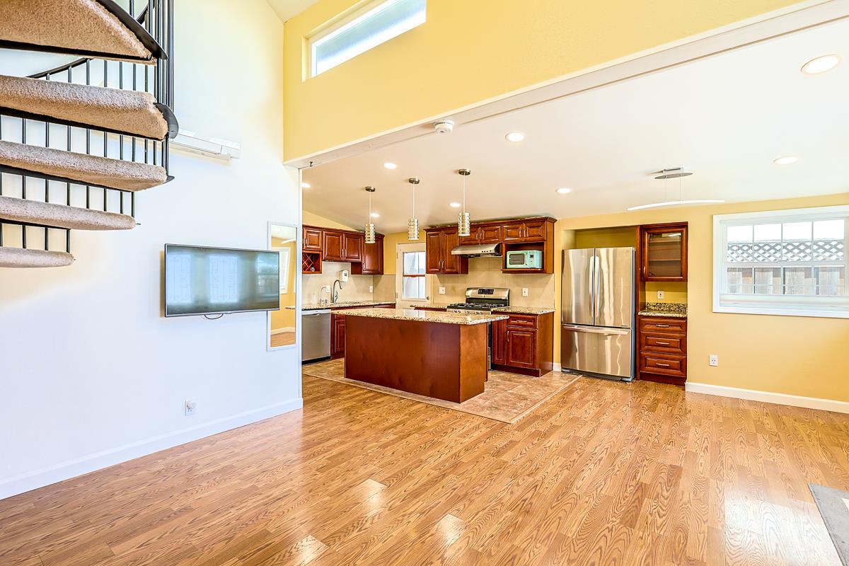 Detail Gallery Image 6 of 28 For 10697 Morengo Dr, Cupertino,  CA 95014 - 3 Beds | 2 Baths