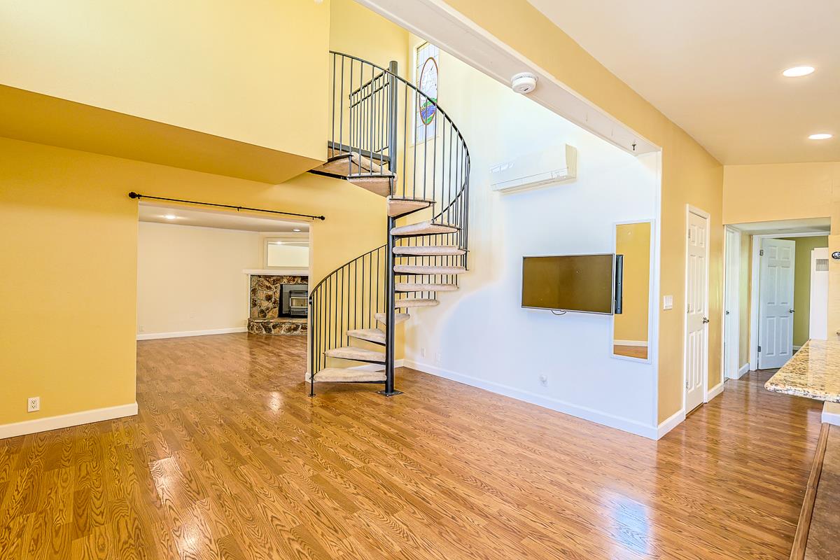 Detail Gallery Image 8 of 28 For 10697 Morengo Dr, Cupertino,  CA 95014 - 3 Beds | 2 Baths