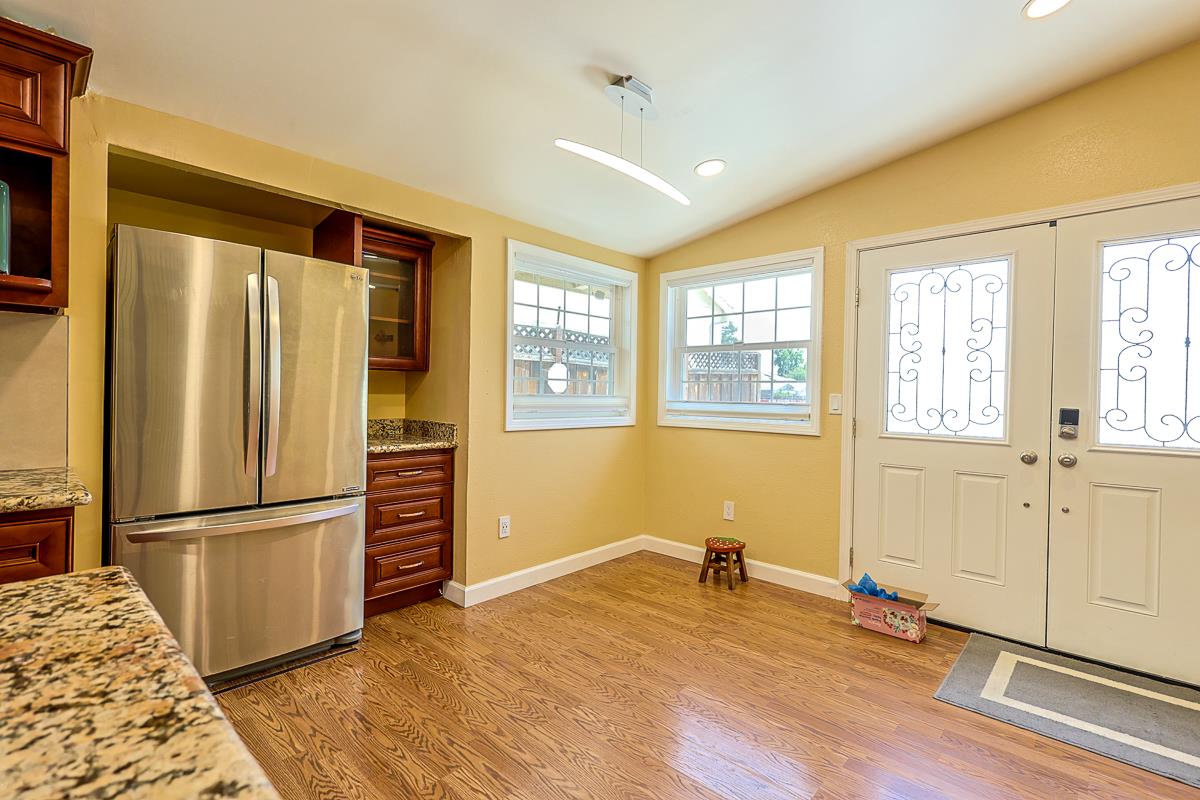 Detail Gallery Image 9 of 28 For 10697 Morengo Dr, Cupertino,  CA 95014 - 3 Beds | 2 Baths