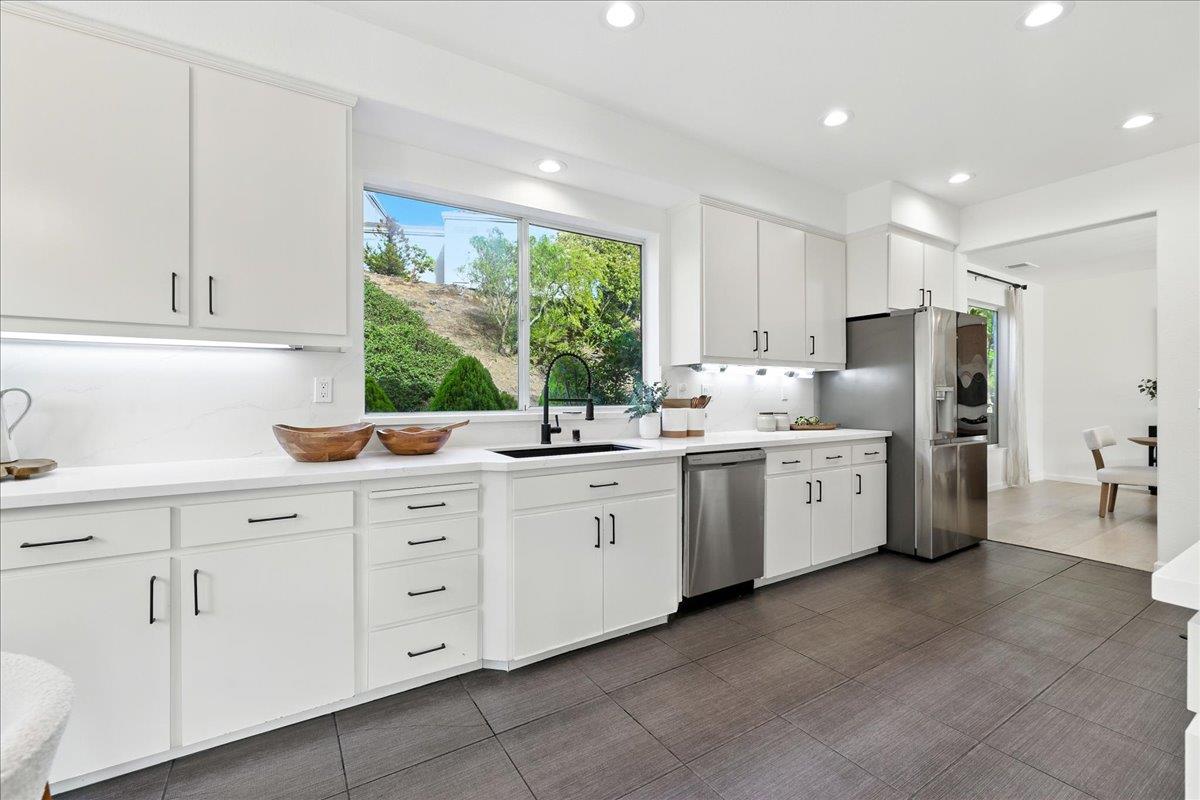 Detail Gallery Image 20 of 87 For 8 Parkgrove Dr, South San Francisco,  CA 94080 - 4 Beds | 3/1 Baths
