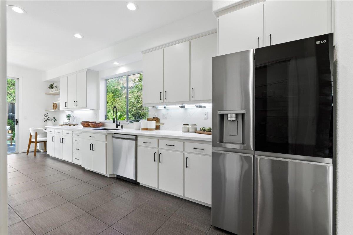 Detail Gallery Image 24 of 87 For 8 Parkgrove Dr, South San Francisco,  CA 94080 - 4 Beds | 3/1 Baths