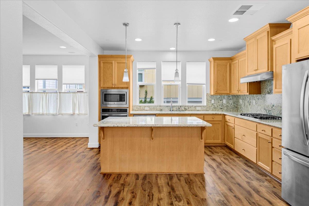 Detail Gallery Image 10 of 45 For 2731 Bungalow Dr, Marina,  CA 93933 - 3 Beds | 2/1 Baths
