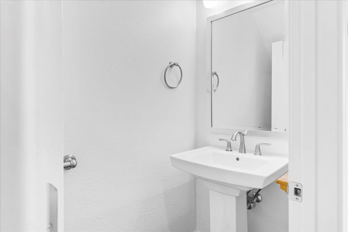 Detail Gallery Image 17 of 45 For 2731 Bungalow Dr, Marina,  CA 93933 - 3 Beds | 2/1 Baths