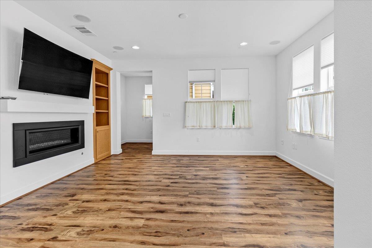 Detail Gallery Image 6 of 45 For 2731 Bungalow Dr, Marina,  CA 93933 - 3 Beds | 2/1 Baths