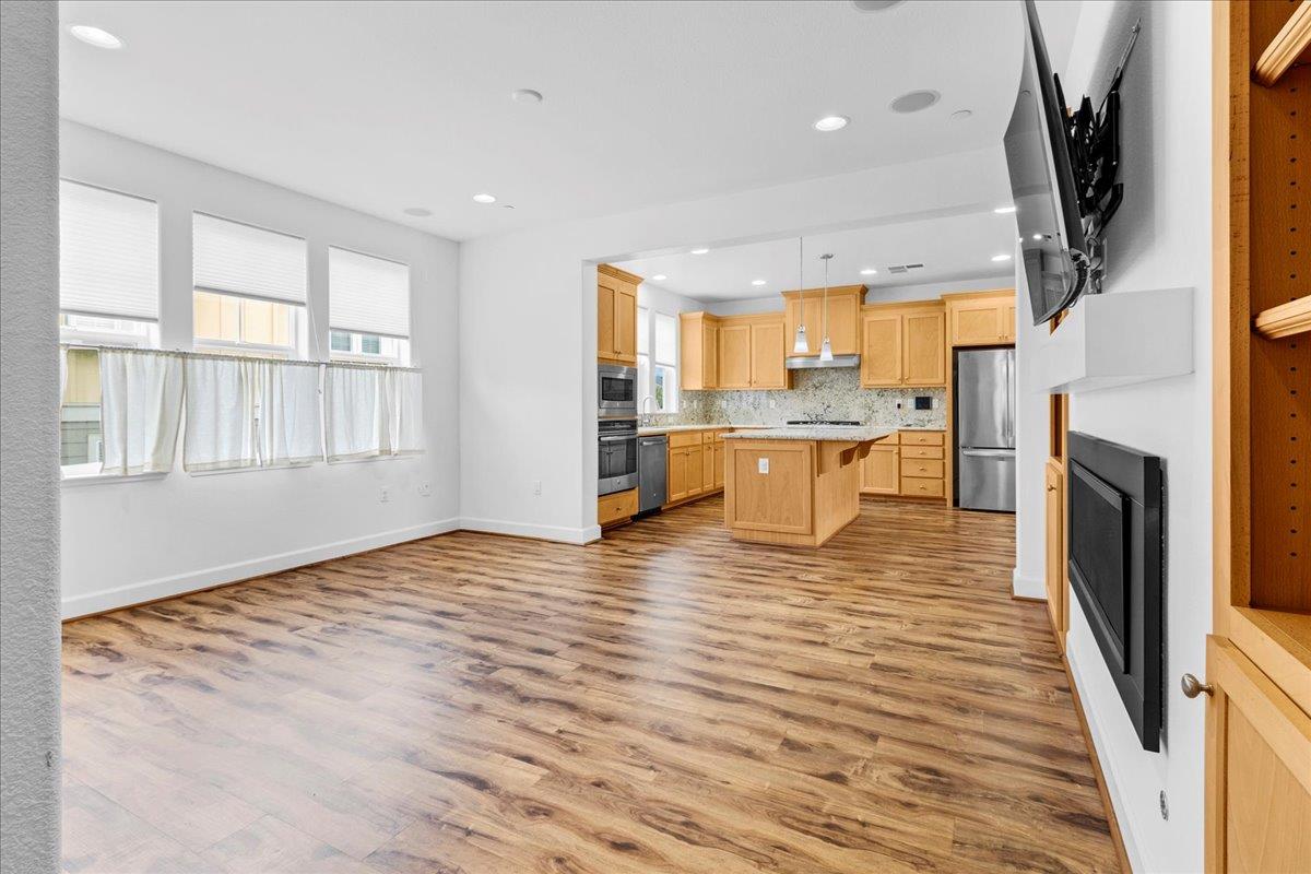 Detail Gallery Image 7 of 45 For 2731 Bungalow Dr, Marina,  CA 93933 - 3 Beds | 2/1 Baths