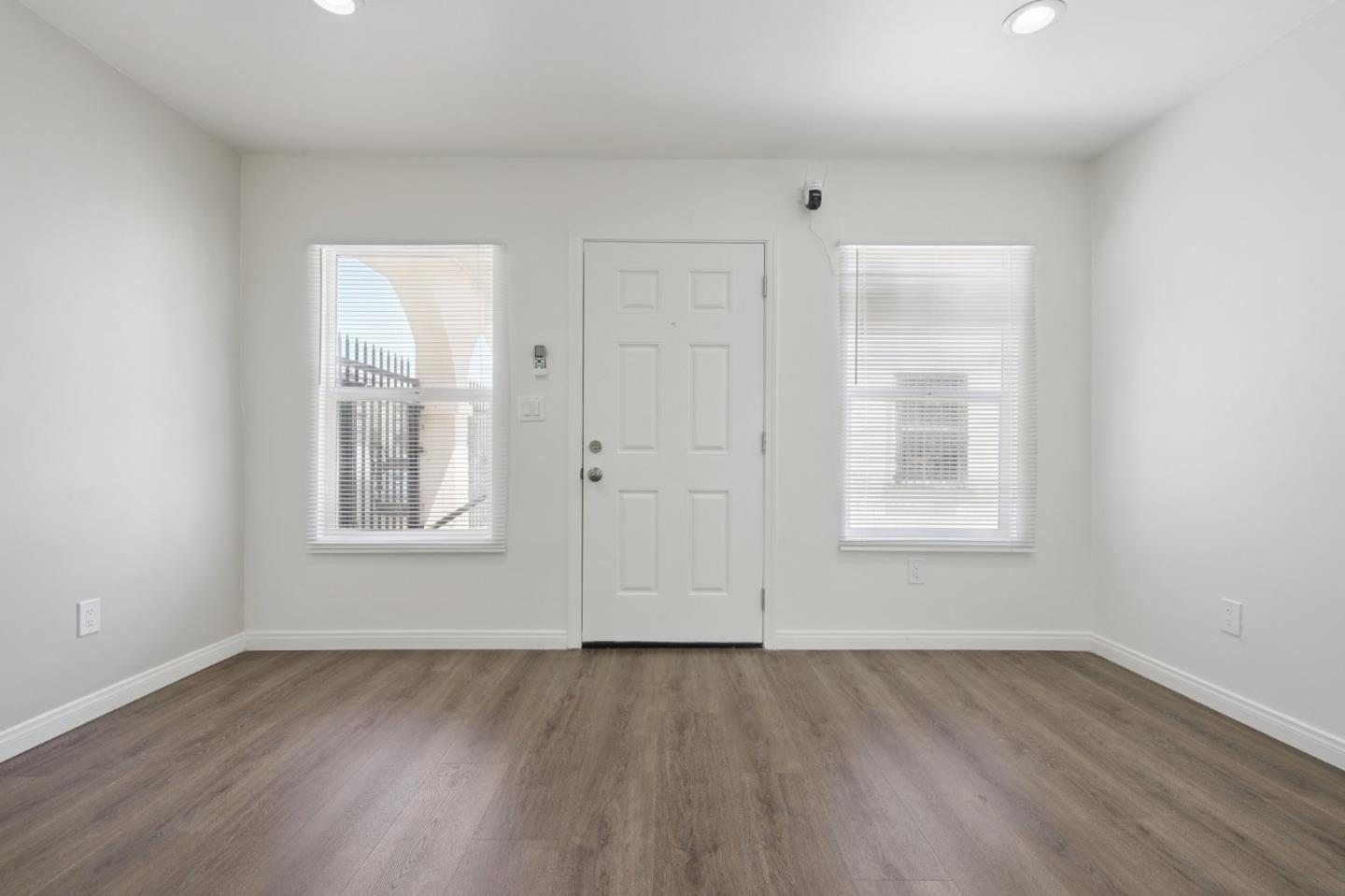 Detail Gallery Image 3 of 14 For 366 E 55th St, Los Angeles,  CA 90011 - 2 Beds | 1 Baths