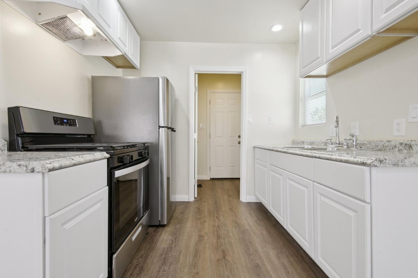 Detail Gallery Image 4 of 14 For 366 E 55th St, Los Angeles,  CA 90011 - 2 Beds | 1 Baths