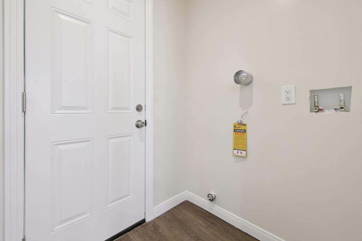 Detail Gallery Image 5 of 14 For 366 E 55th St, Los Angeles,  CA 90011 - 2 Beds | 1 Baths
