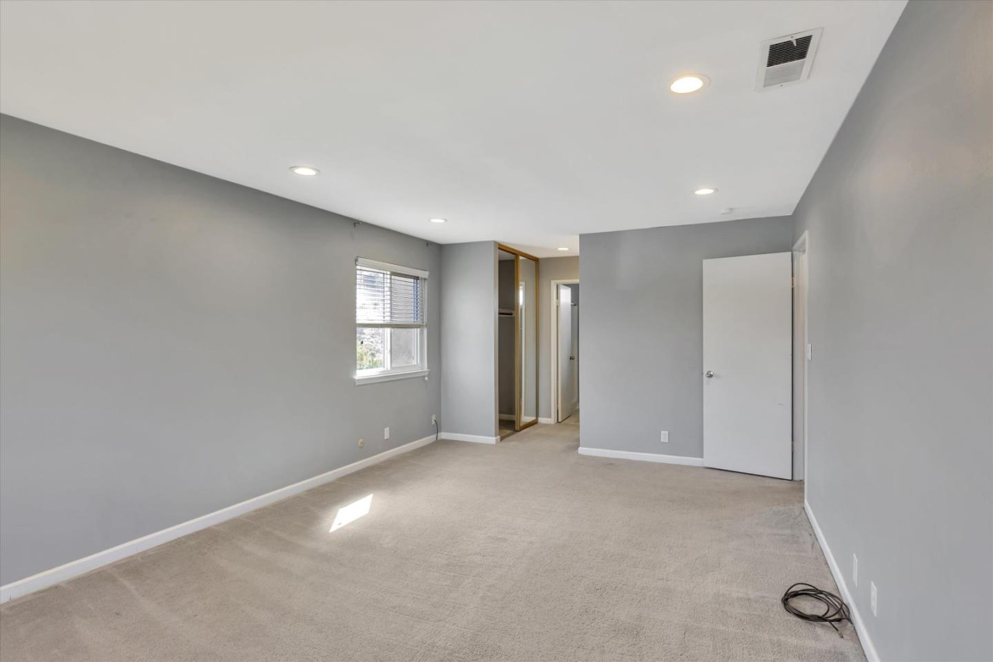 Detail Gallery Image 12 of 22 For 28625 Hayward Blvd, Hayward,  CA 94542 - 4 Beds | 2/1 Baths