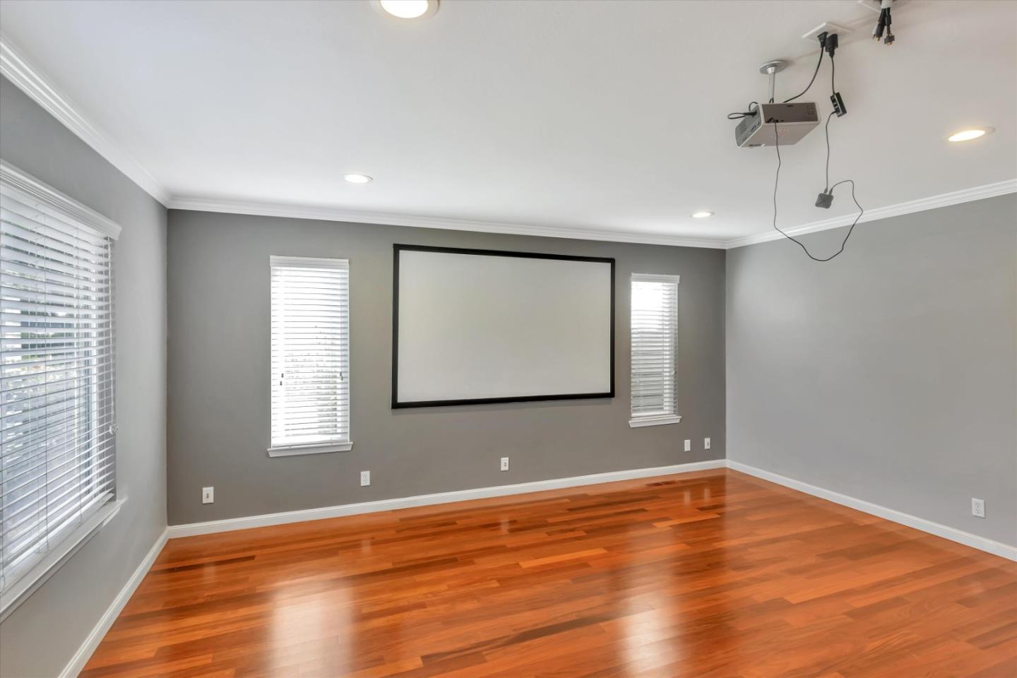 Detail Gallery Image 14 of 22 For 28625 Hayward Blvd, Hayward,  CA 94542 - 4 Beds | 2/1 Baths