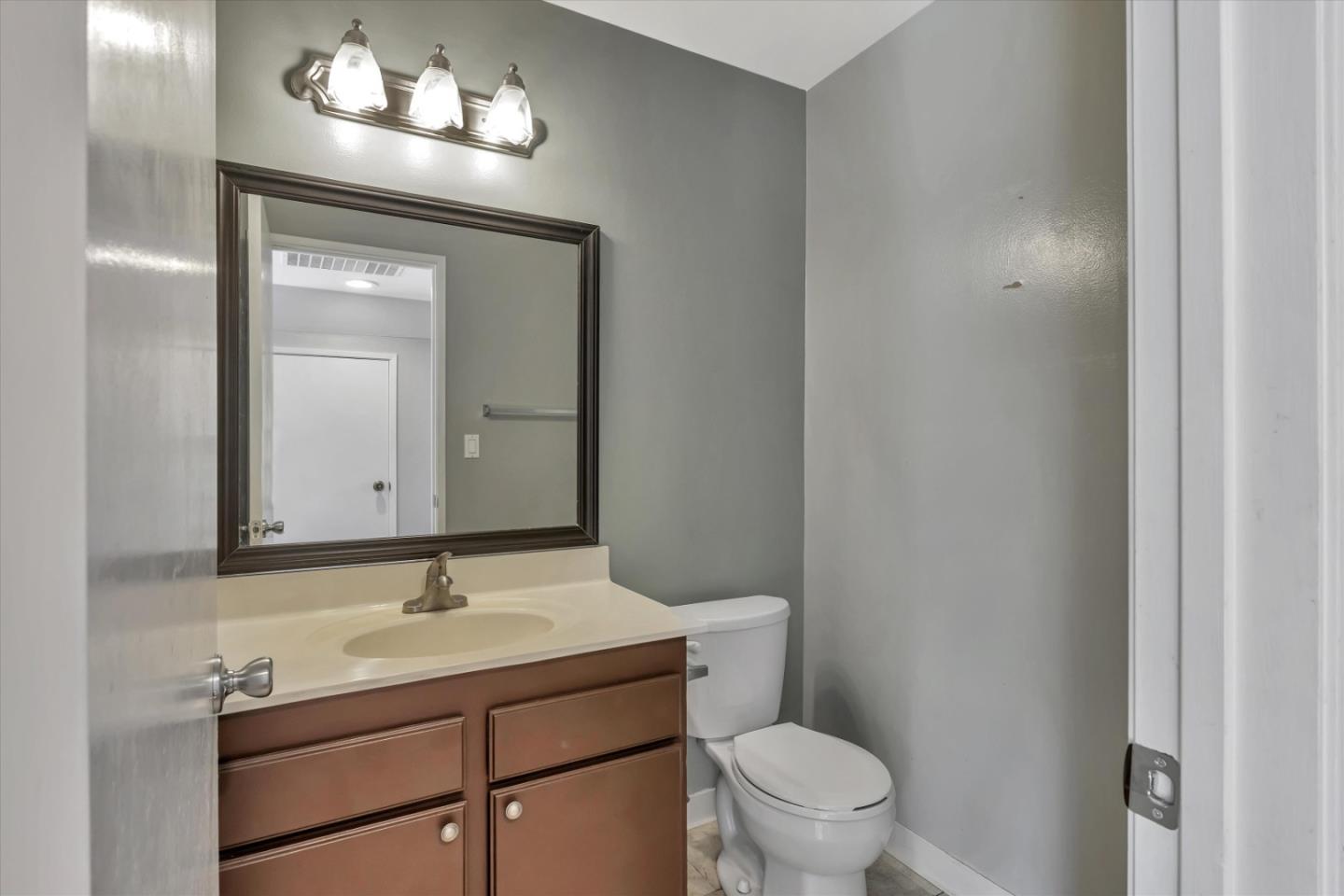 Detail Gallery Image 15 of 22 For 28625 Hayward Blvd, Hayward,  CA 94542 - 4 Beds | 2/1 Baths